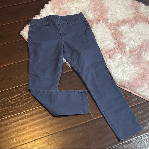 Old Navy Pants - Old navy blue skinny pixie khaki pants women’s size 6